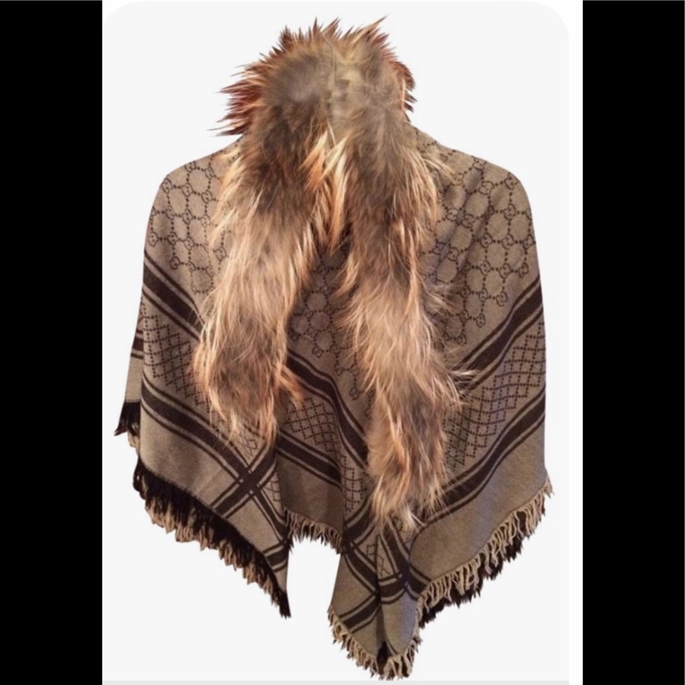 GUCCI SHAWL WITH  FOX FUR